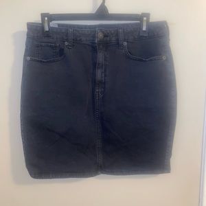 American eagle boyfriend skirt. Never worn. New with tags size 10